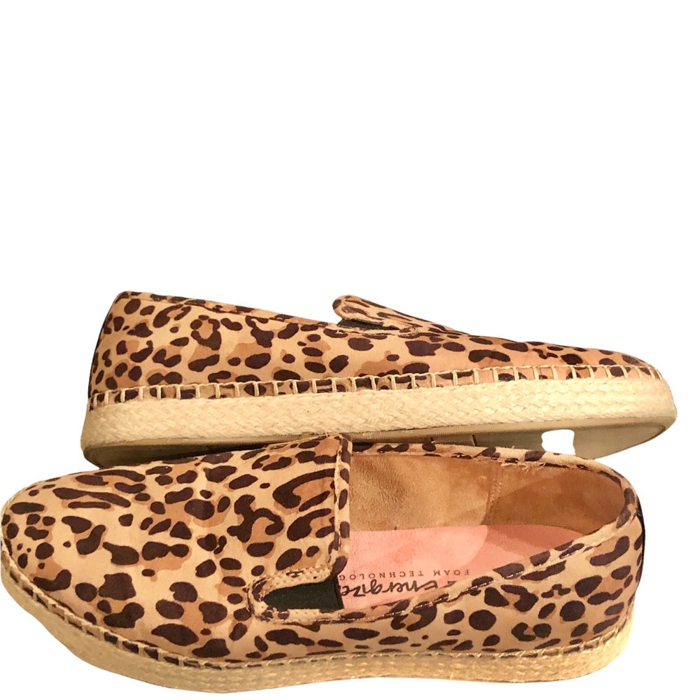 Dr. Scholl’s find me brown animal print slip-on shoes w/memory side stretch gore